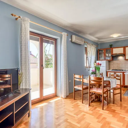 Appartamento Nikol-1 By Interhome *